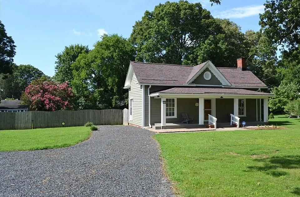 &#8220;Byerly&#8221;, Circa 1885 in North Carolina. Big backyard! $189,900