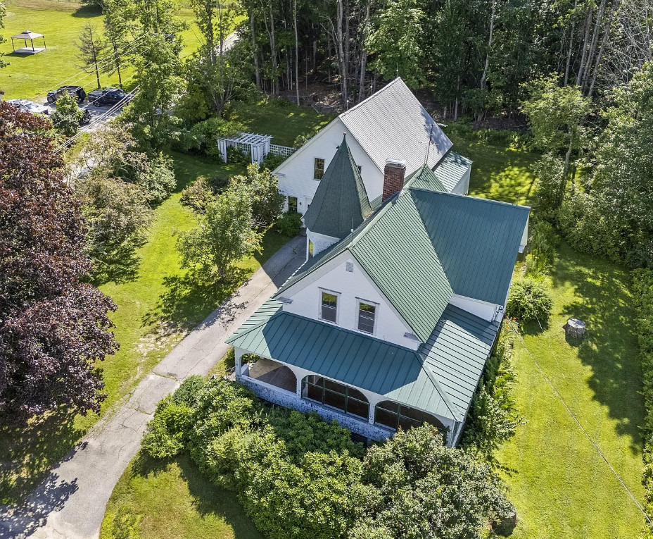 Loving this Maine house! Circa 1880. $399,000