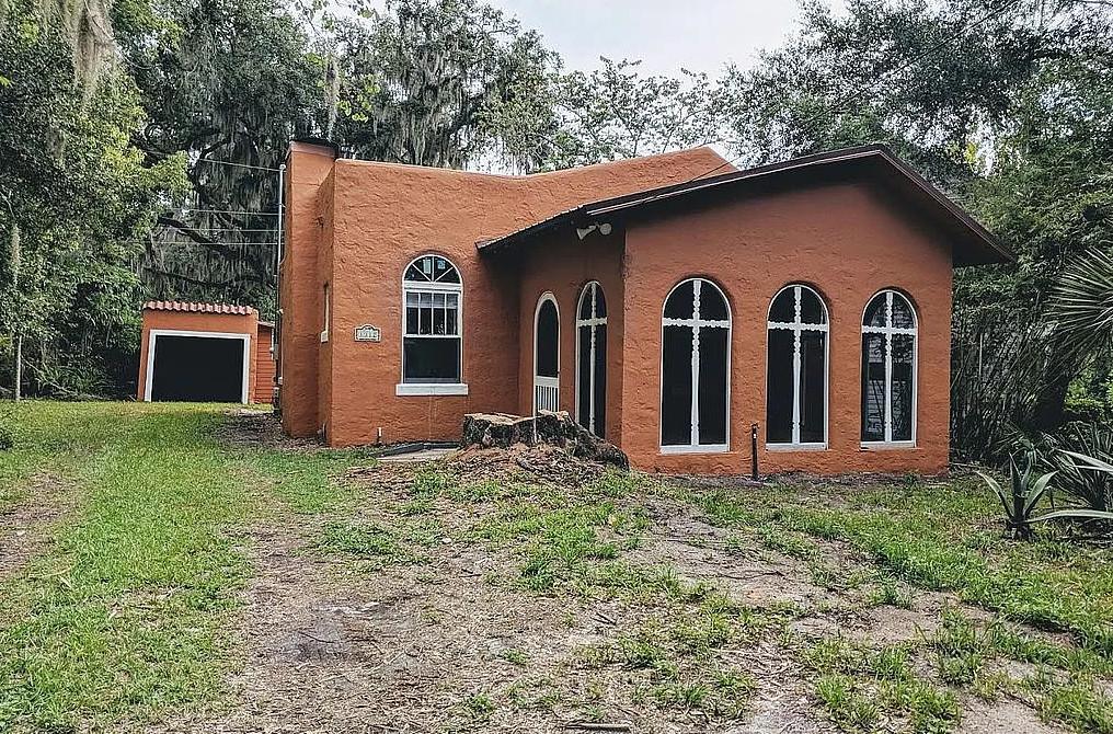 Love that enclosed front porch! Circa 1925 in Florida. $130,000