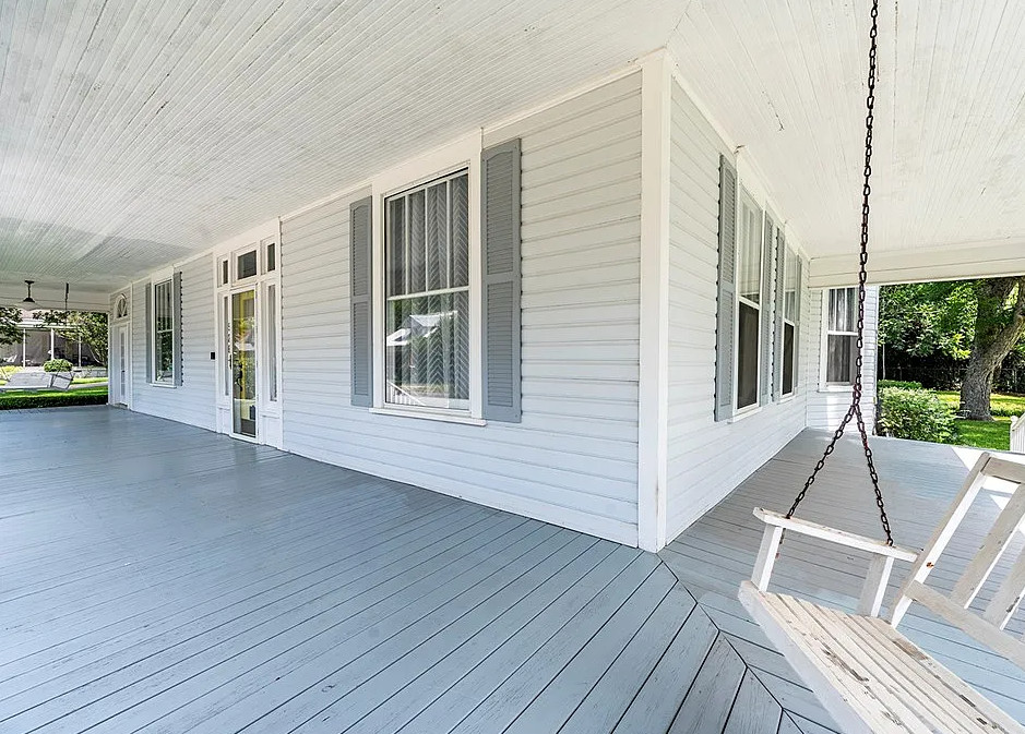 Porch goals! Look at the floors inside! 7 fireplaces! C. 1890 in Georgia. $189,900