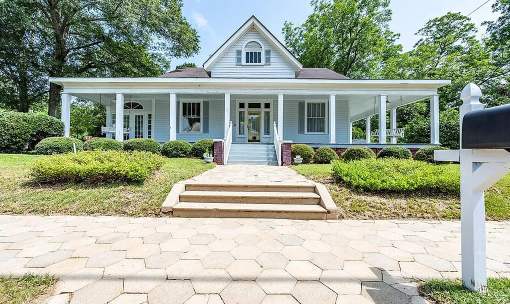 Porch goals! Look at the floors inside! 7 fireplaces! C. 1890 in Georgia. $189,900