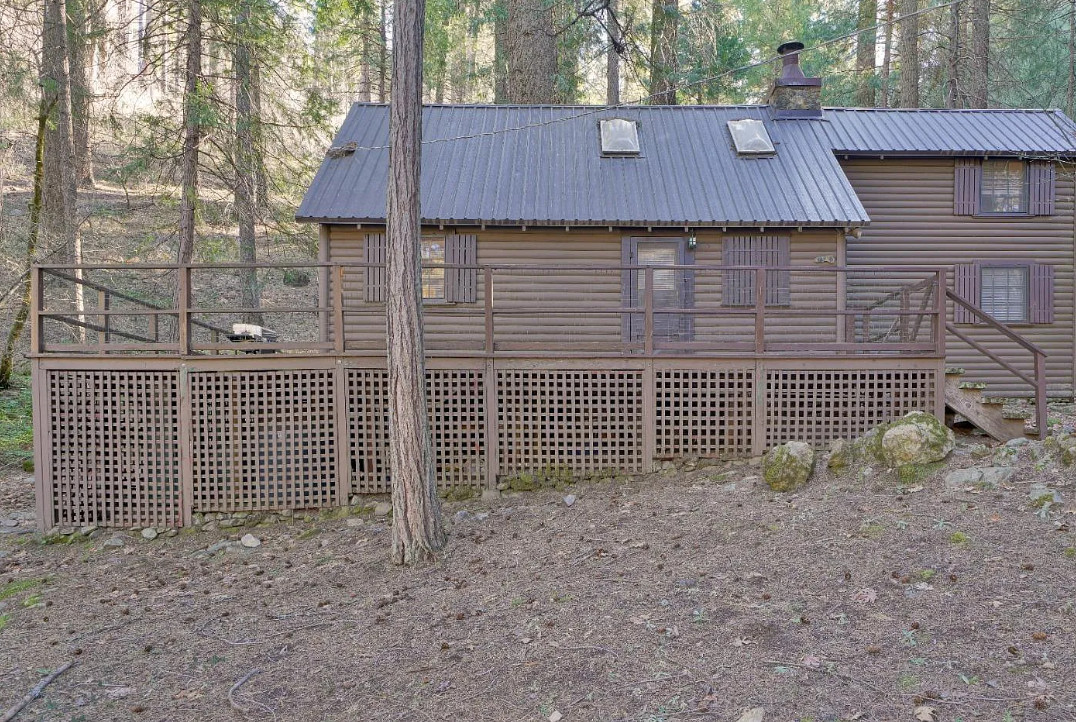 Vintage riverfront cabin! Circa 1941 in California. $250,000