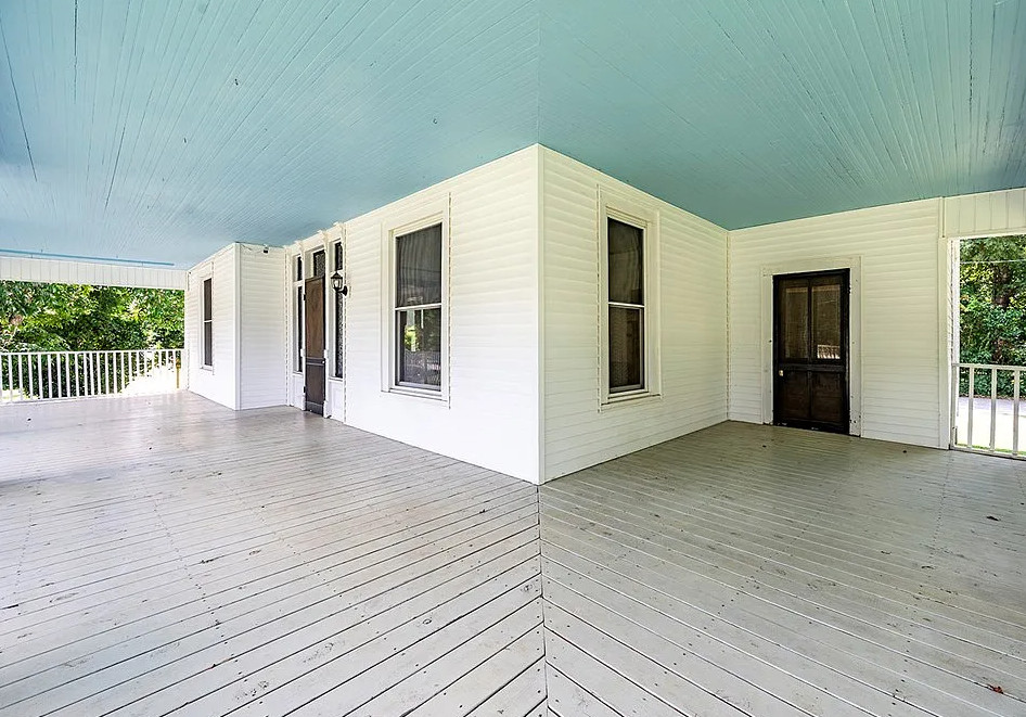 Great staircase and pretty floors! Two acres in Georgia. $299,900