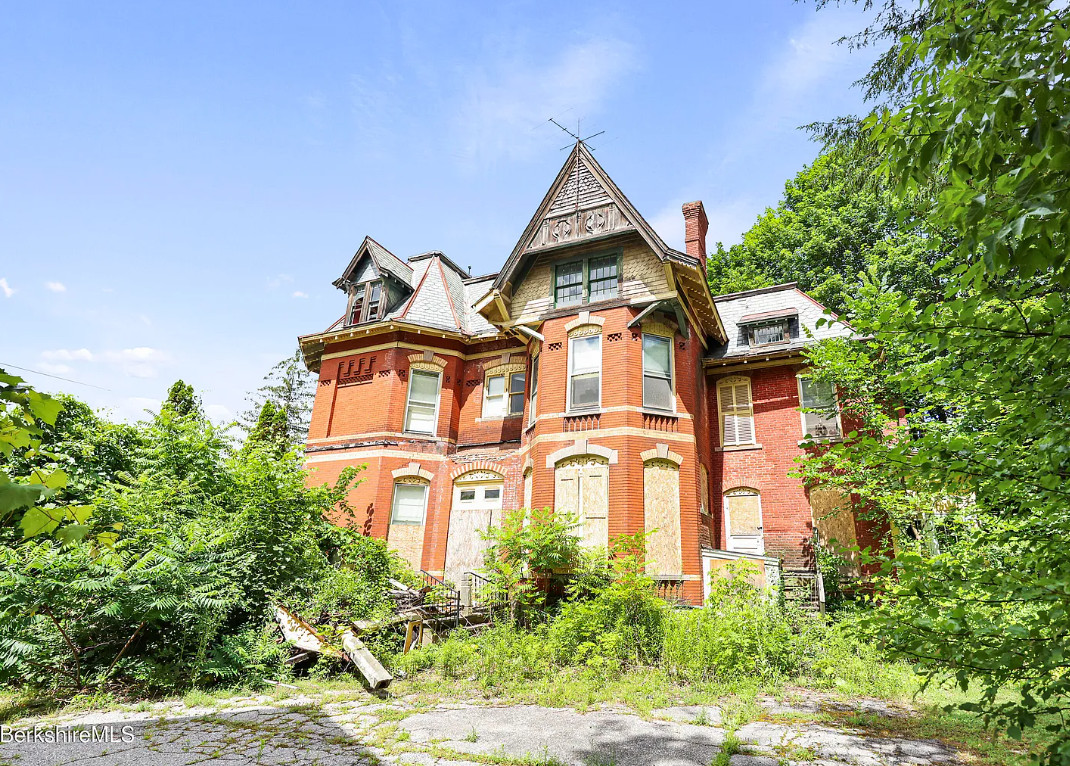 $53,000! Another Massachusetts Fixer Upper! C. 1885.