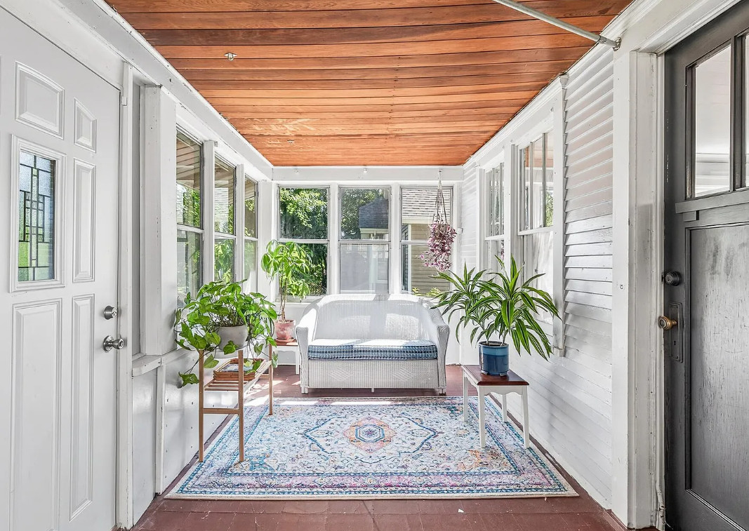 Pretty interior! Circa 1922 in Minnesota. $214,000