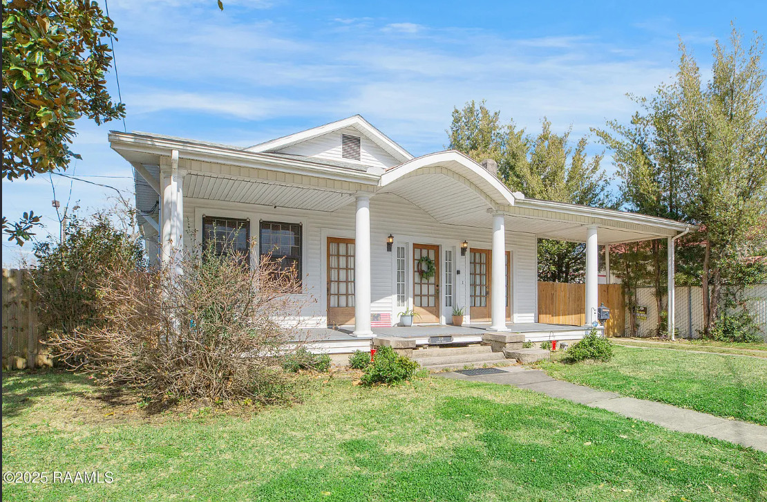 Nice interior! A lot of natural light! C. 1927 in Louisiana. $175,000