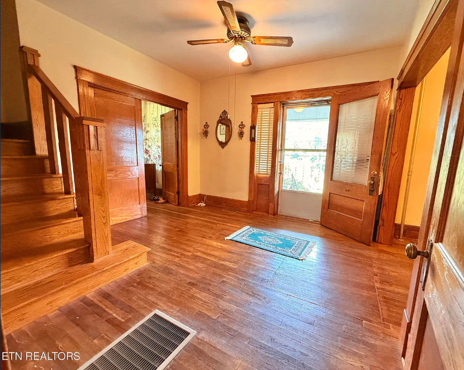 Pretty woodwork! C. 1940. On 1 1/2 acres in Virginia. $154,900