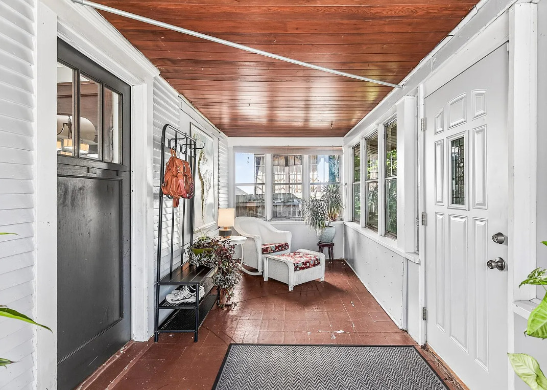 Pretty interior! Circa 1922 in Minnesota. $214,000