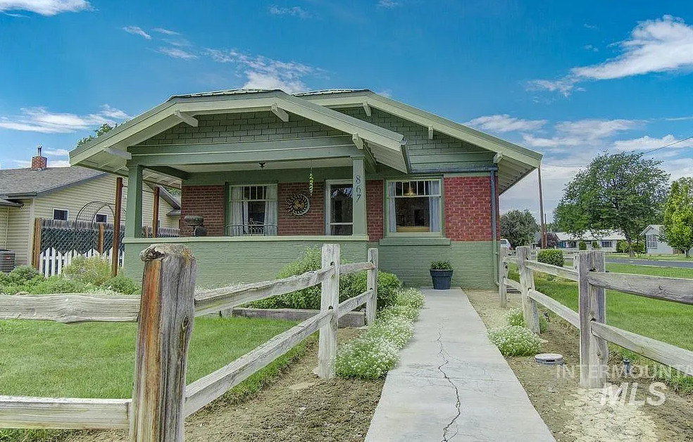 Nice kitchen cabinet color! Circa 1929 in Idaho. $285,000