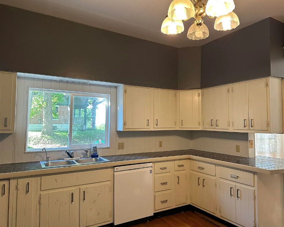 Deal of the Day! Great staircase! Circa 1878 in Illinois. $119,900