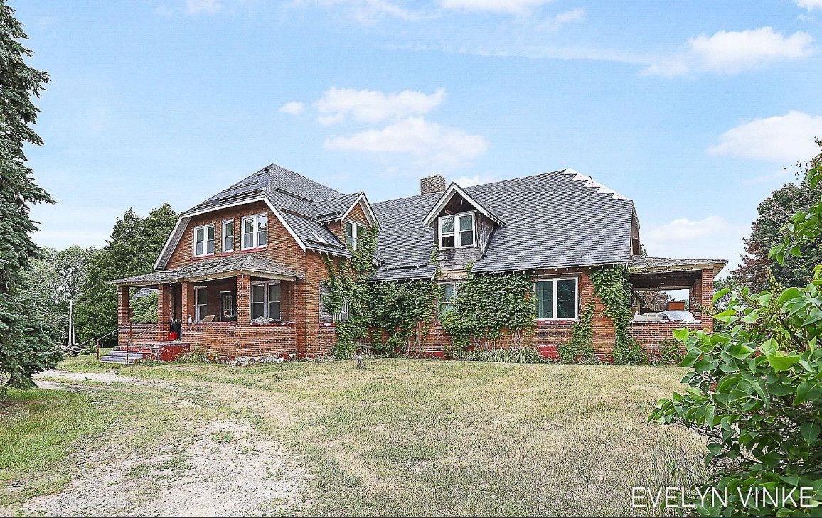 Interesting house! 15+ bedrooms! Five acres in Michigan. $349,000