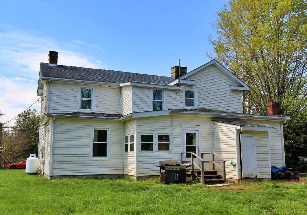 Nice house! Pretty interior! C. 1910. On 3/4 acre in Virginia. $199,900