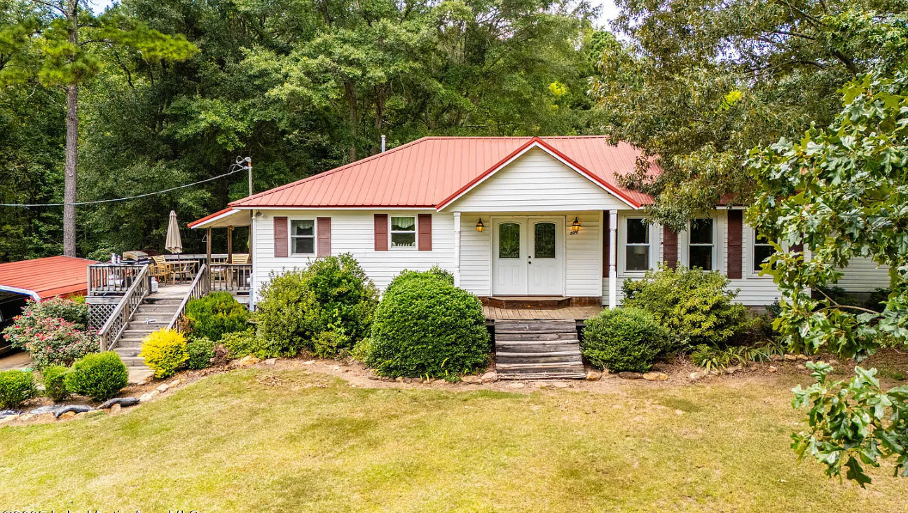 Pretty setting! Love the old barn! On 36 acres in Alabama. $269,000