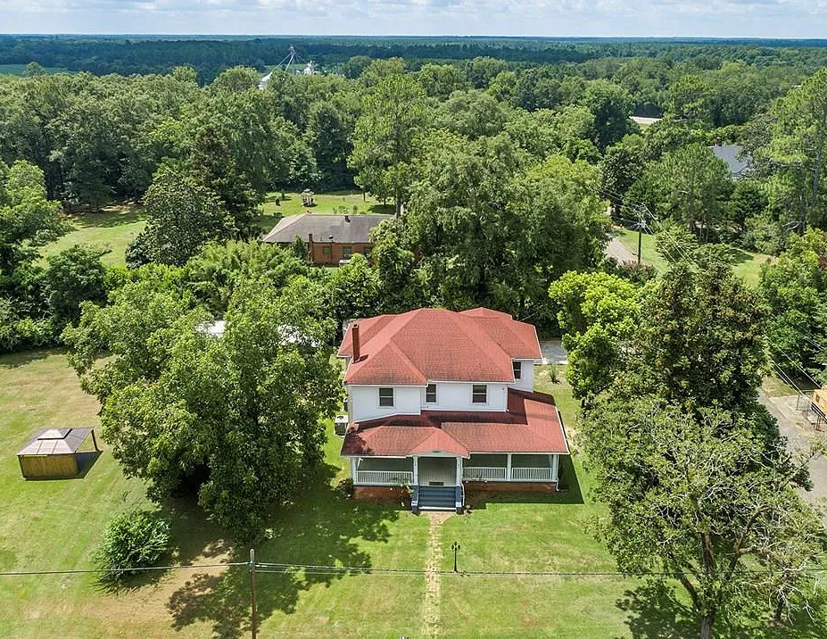 Great staircase and pretty floors! Two acres in Georgia. $299,900