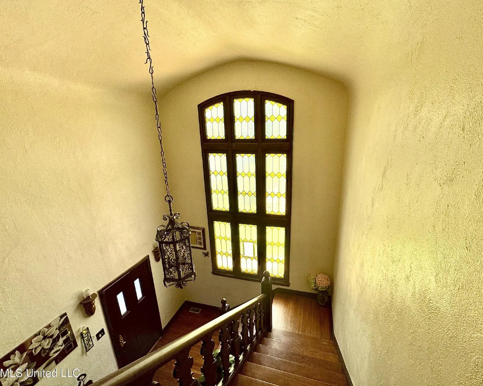 A lot of house for the money! Over an acre in Mississippi. Has a pool! $498,500