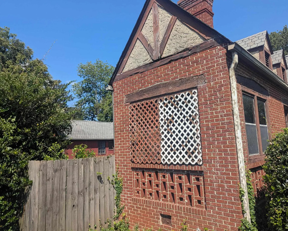 Diamond in the Rough! Circa 1935 in Alabama. $160,000