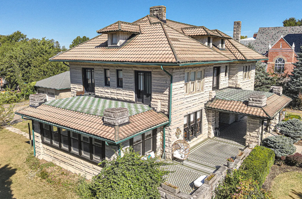 Beautiful exterior! 7 beds/7 baths! Over 11,000 square feet in Indiana. $345,000