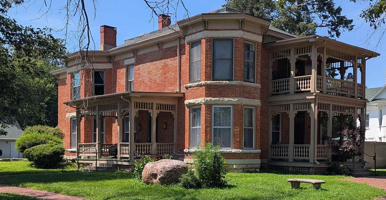 Really pretty! Circa 1890 in Nebraska. $275,000