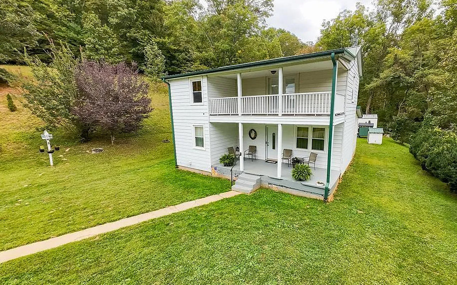 27 acres in Virginia! Beautiful area! Circa 1896. $425,000