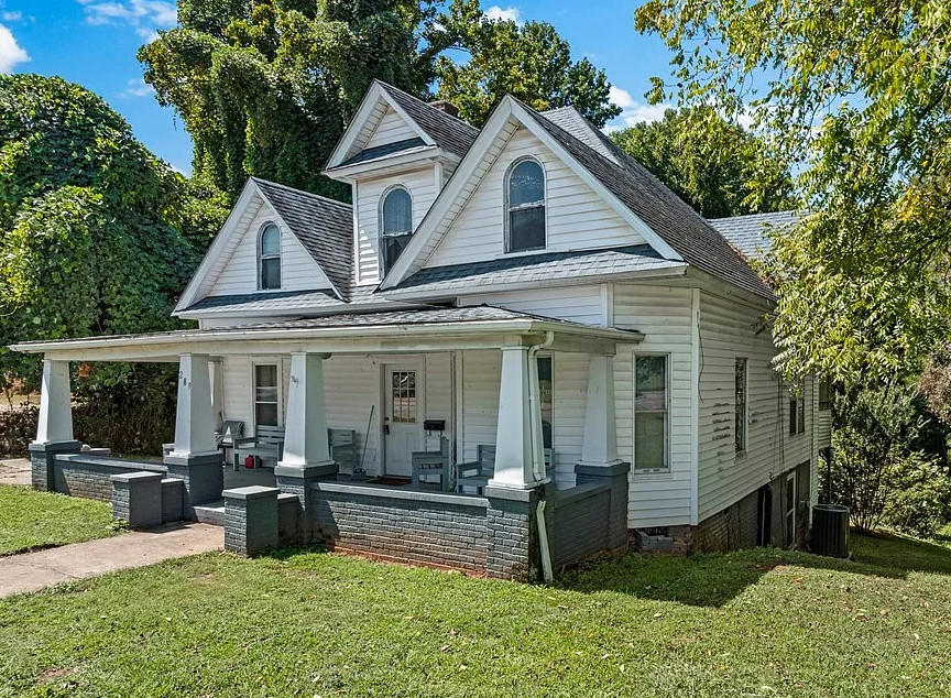 Loads of potential! Circa 1905 in North Carolina. $249,000