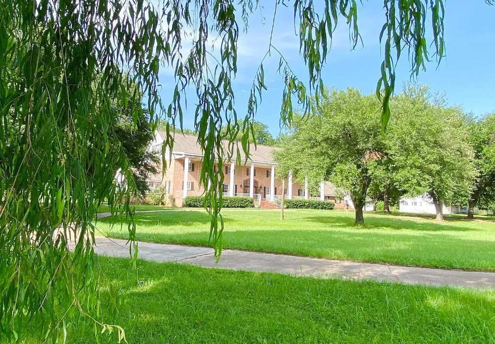 Almost 7,000 square feet! Over four acres in Louisiana. $300,000