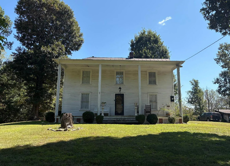 15 minutes to Smith Mountain Lake! Nice interior! Five acres in Virginia. $289,000