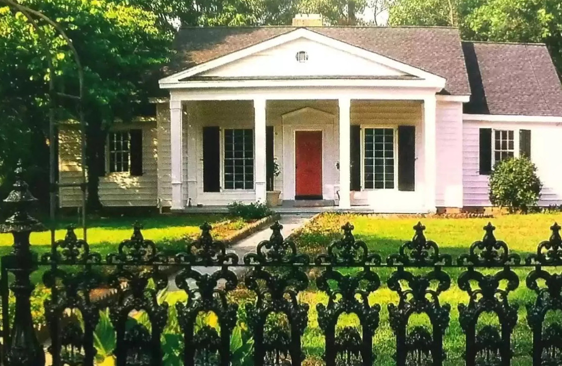 Known as the Iron Fence Home. Love the interior! C. 1940 in South Carolina. $220,000