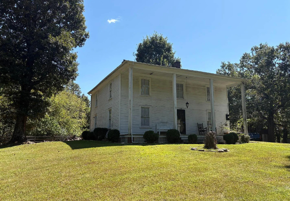 15 minutes to Smith Mountain Lake! Nice interior! Five acres in Virginia. $289,000