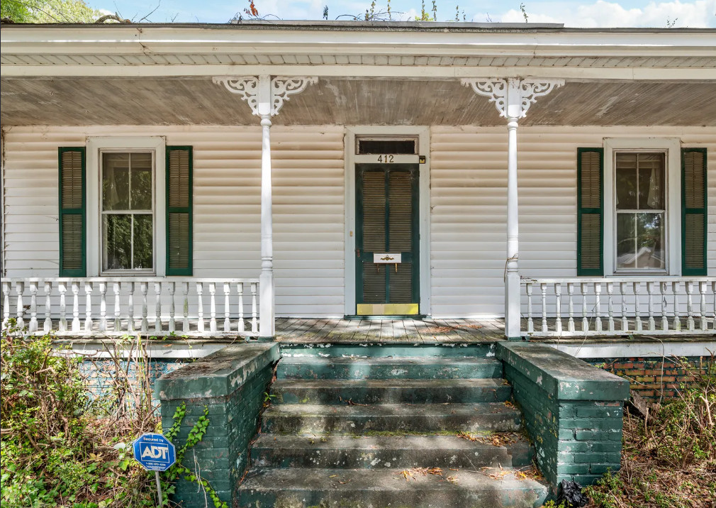 Tall ceilings! Fixer Upper Alert! C. 1900 in North Carolina. $69,900