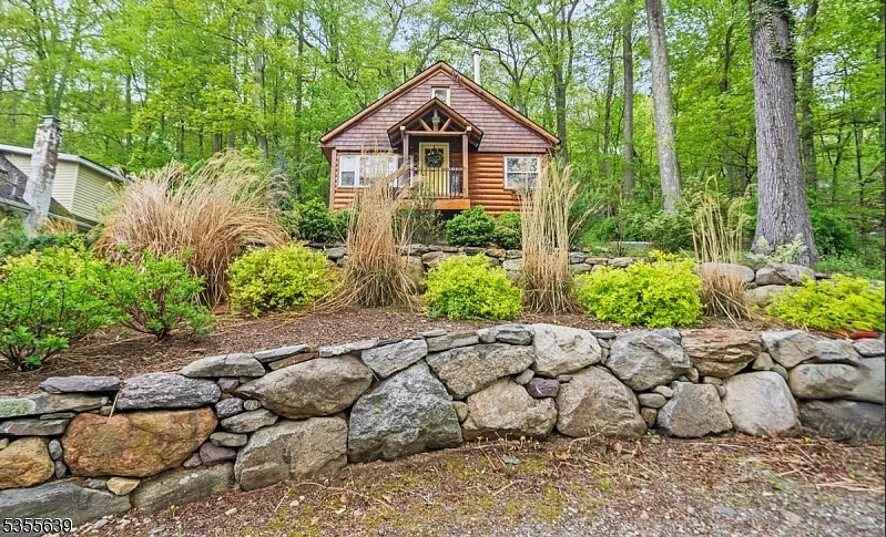 Nice interior! Circa 1950 in New Jersey. $292,888