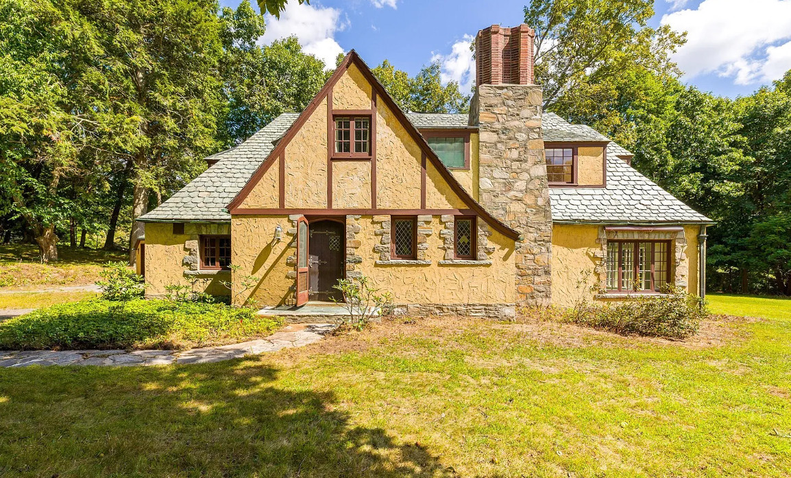 Private setting! Nice bathrooms! Over one acre in Connecticut. $300,000