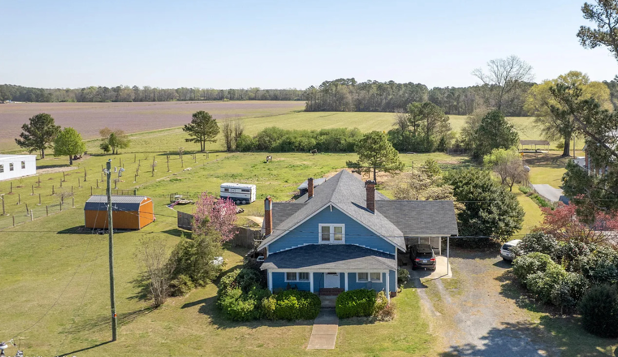 Diamond in the Rough! Circa 1936. Over an acre in North Carolina. $125,000