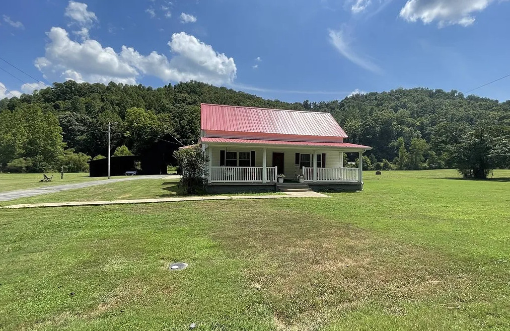 Love that barn! On 11 acres in Kentucky. $189,000