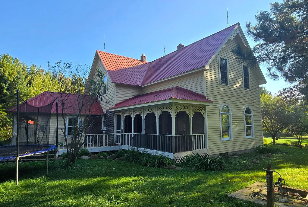 On 20 acres in Minnesota! Love this house and property! $325,000
