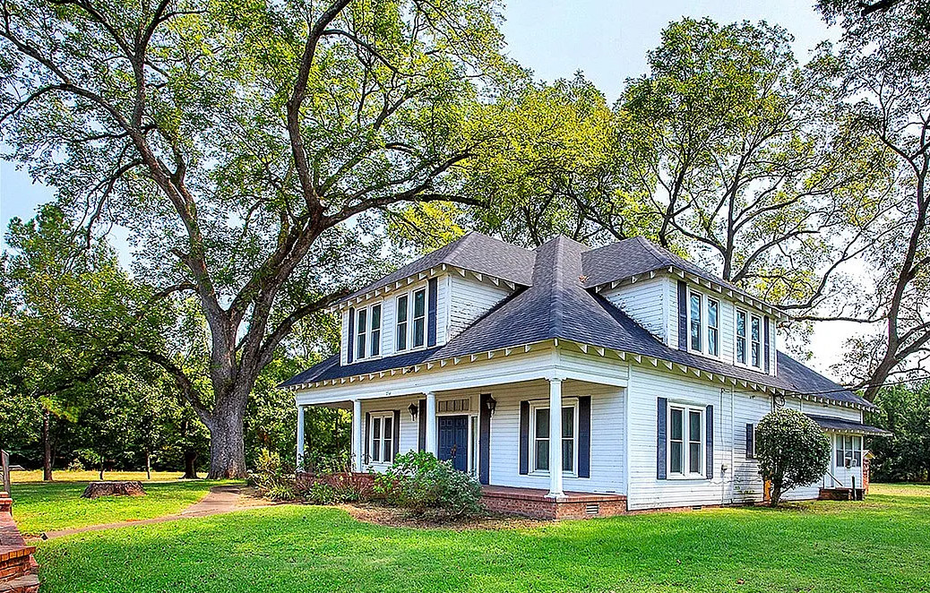 Pretty setting! Almost six acres in Arkansas. Has a stocked pond. $271,360