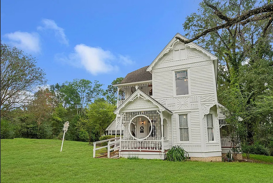 Porch goals! Pretty house! Two acres in Texas. $249,000