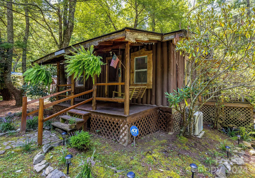 Cute cabin! C. 1946 in North Carolina. $195,000