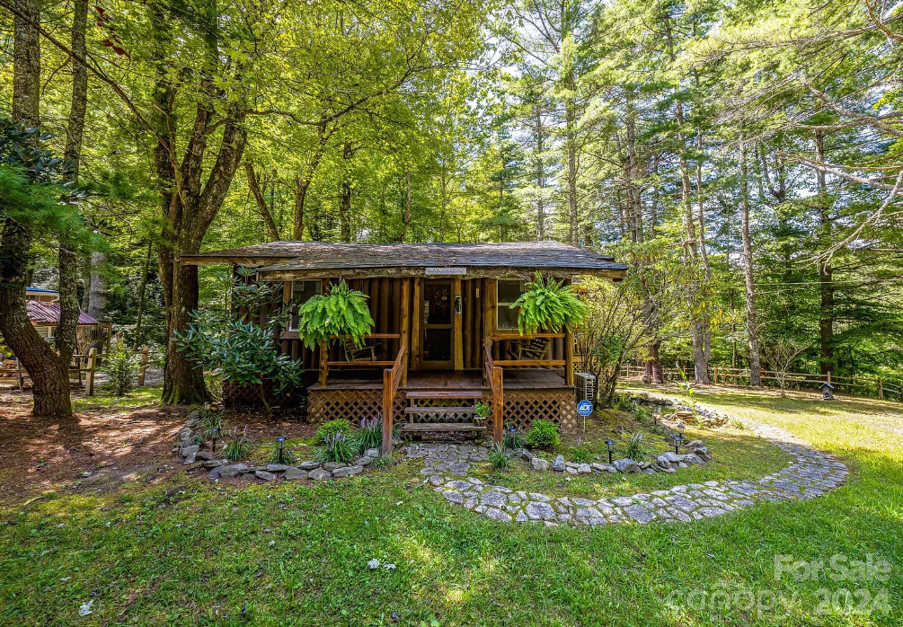Cute cabin! C. 1946 in North Carolina. $195,000