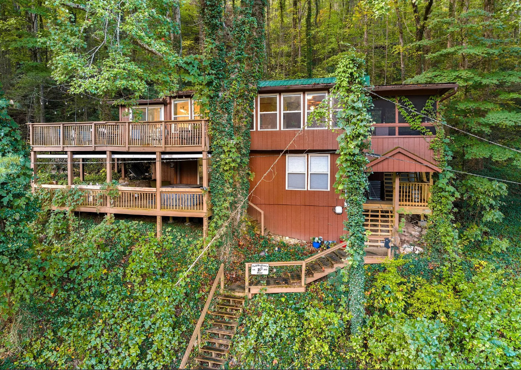 Like a treehouse! Overlooks the Little River in Tennessee. Furnished. $345,000