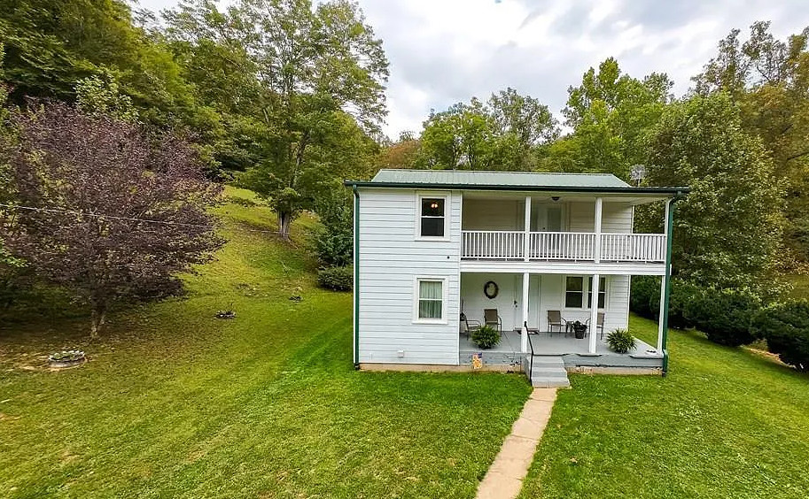 27 acres in Virginia! Beautiful area! Circa 1896. $425,000