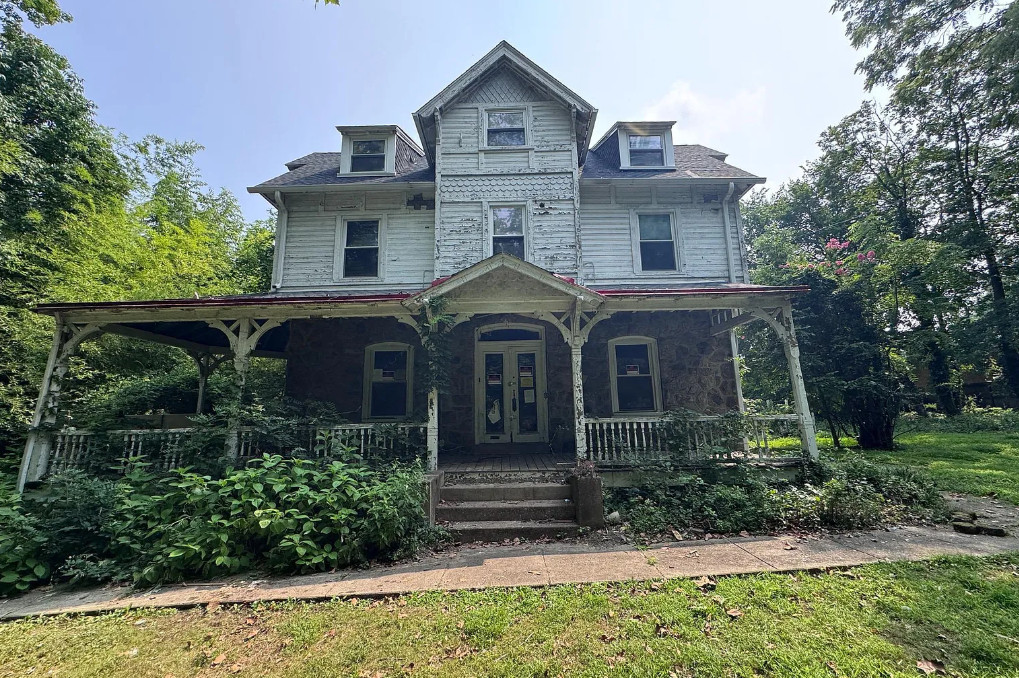 Fixer Upper Alert! 4,000 square feet! One acre in Pennsylvania. $245,000