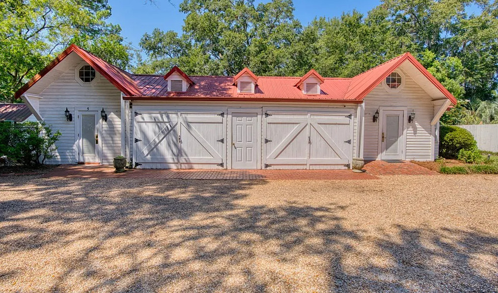 Beautiful exterior! Barber Tucker House, Circa 1904. Almost an acre in Georgia. $499,900