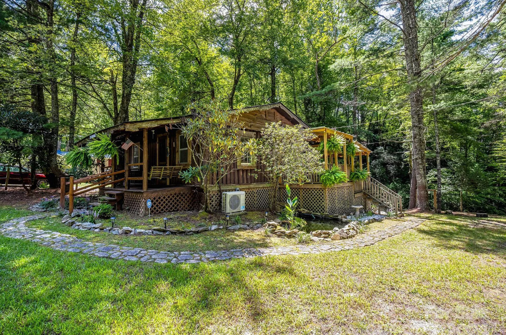 Cute cabin! C. 1946 in North Carolina. $195,000