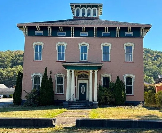 Diamond in the Rough! Circa 1846 in West Virginia. $150,000