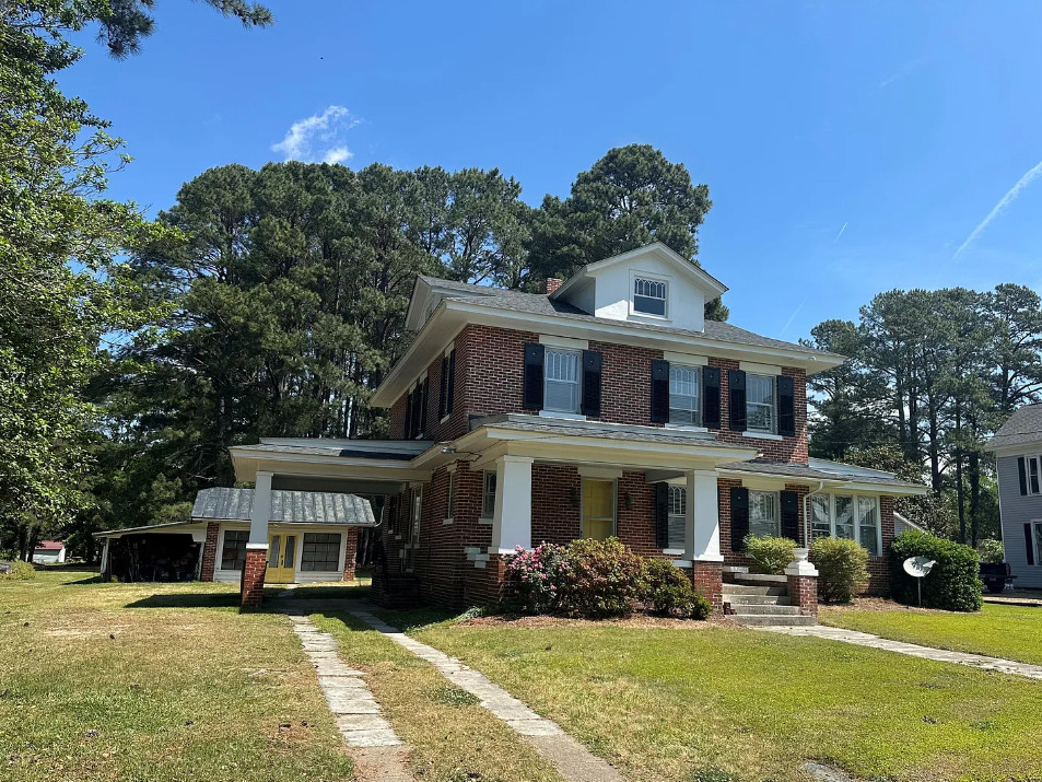 Diamond in the Rough! Beautiful exterior! Circa 1925 in North Carolina. $150,000