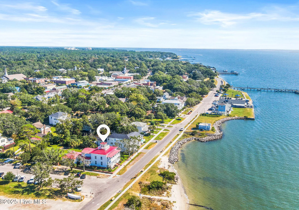 Beautiful! The Cape Fear House, Circa 1868 in North Carolina. $2,350,000