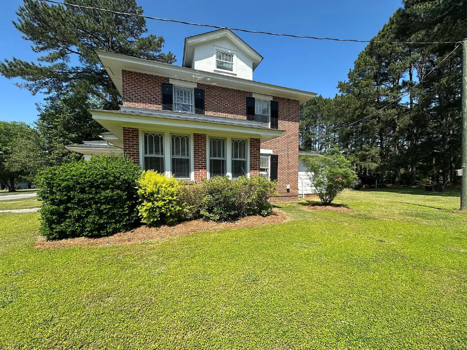 Diamond in the Rough! Beautiful exterior! Circa 1925 in North Carolina. $150,000