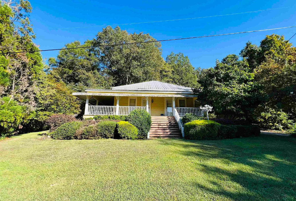 Fixer Upper Alert! Great porch! One acre in Alabama. $85,000