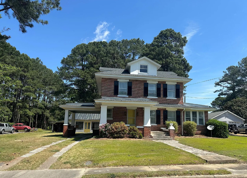Diamond in the Rough! Beautiful exterior! Circa 1925 in North Carolina. $150,000