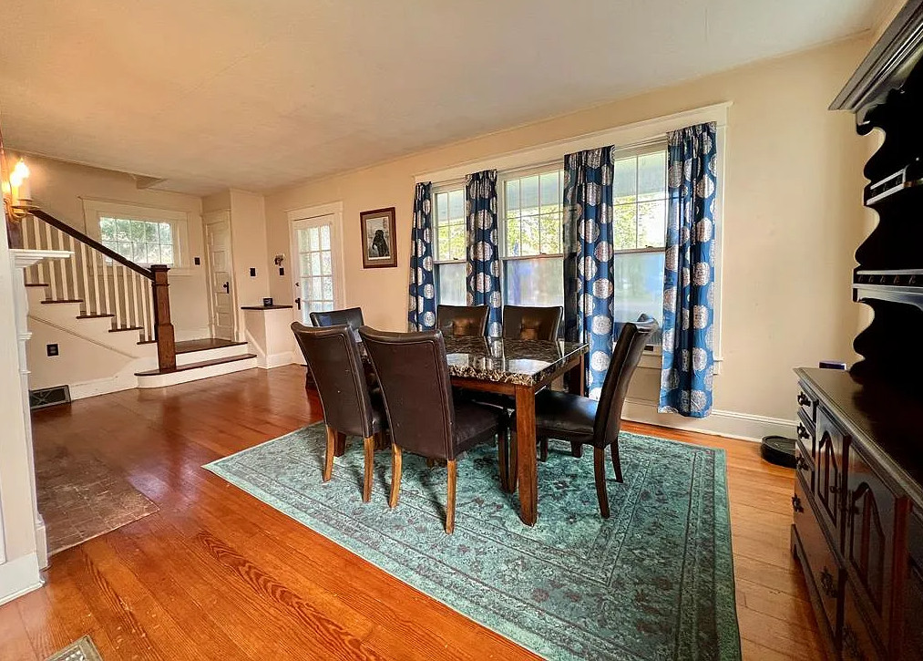 Pretty details inside! Move in ready! Over an acre in Virginia. $269,000